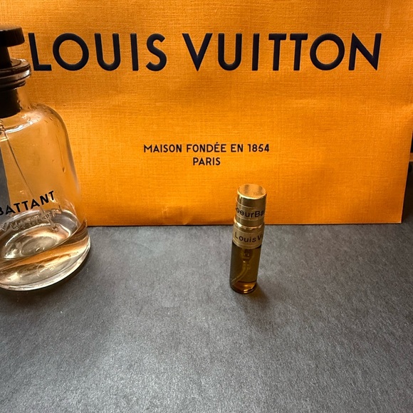 Louis Vuitton Coeur Battant 3ml perfume in amber spray bottle - Picture 2 of 5